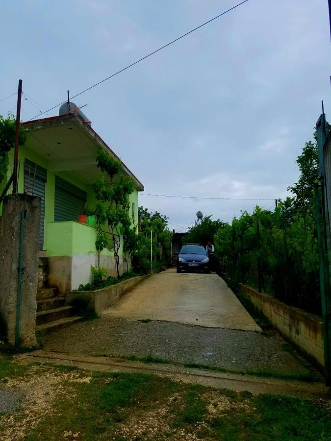 Guesthouse Aleksander Berat Kültér fotó